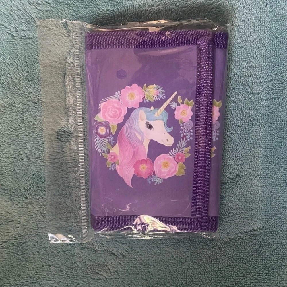 NWT-GIRLS UNICORN BACKPACK WITH A BUNDLE OF ACCESSORIES